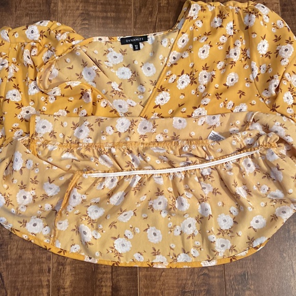 Dynamite Blouse. Floral print. Large. - Picture 8 of 8